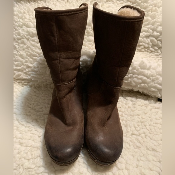 Ugg Lynnea Leather Shearling Boot, size 8 - Picture 2 of 11